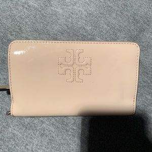 Nude Tory Burch wallet